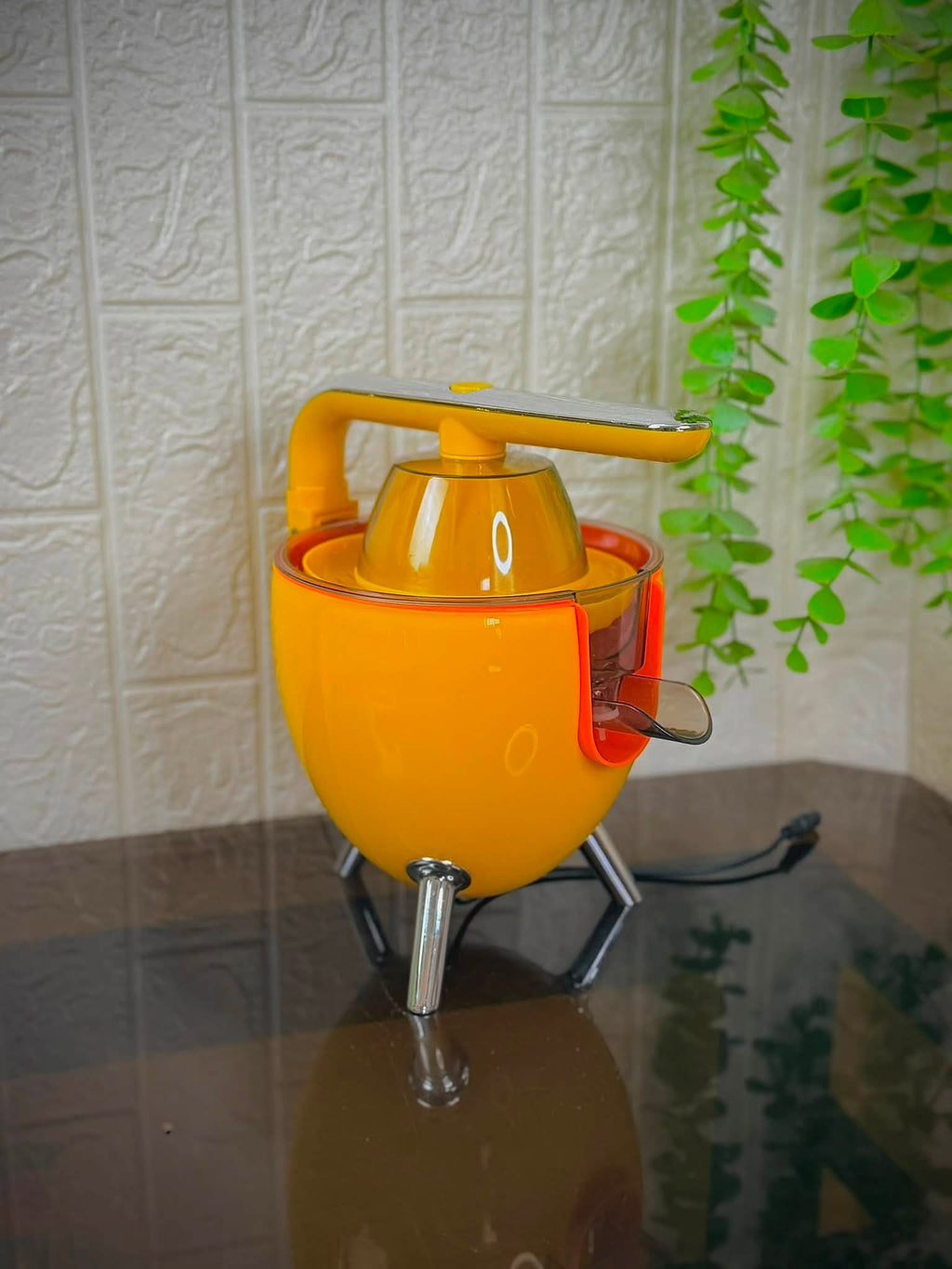 Electric fruit citrustomise squeezer